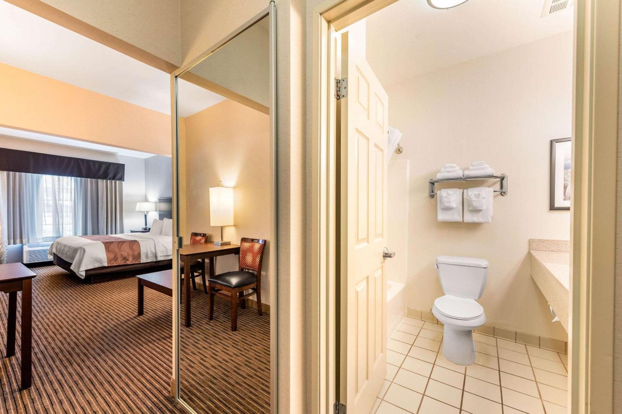Quality Inn & Suites University Fort Collins Buitenkant foto